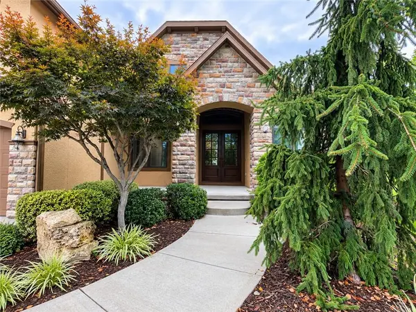 16250 Canterbury RD, Overland Park, KS 66085
