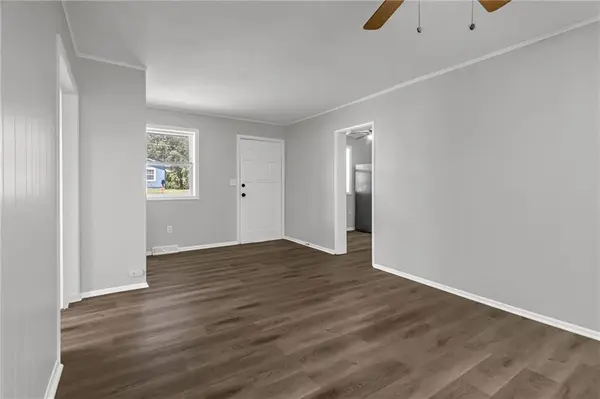5807 NE Gunn ST, Kansas City, MO 64119