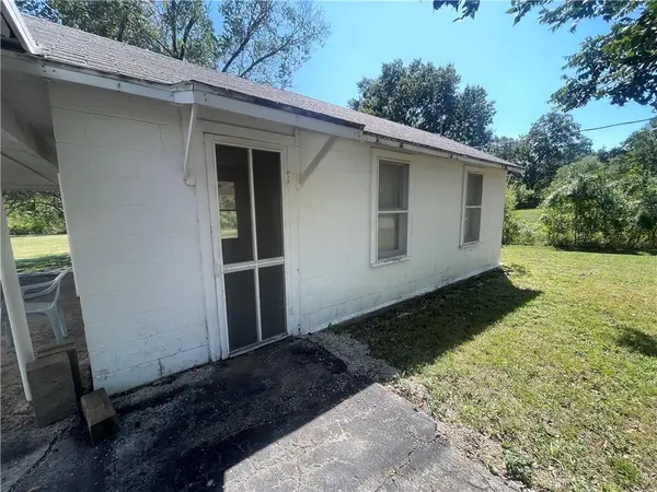 321 N 2nd ST, Chetopa, KS 67336