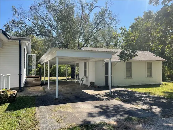 321 N 2nd ST, Chetopa, KS 67336
