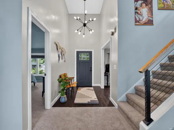 8307 Hunters Knoll PL, Fort Wayne, IN 46825-6404