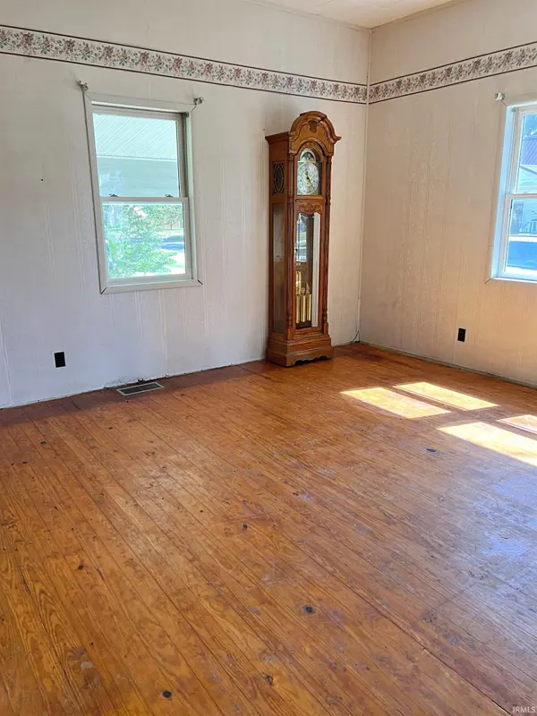 740 E St NE ***, Linton, IN 47441