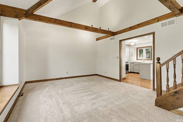 50644 Country Knolls DR, Granger, IN 46530-8763