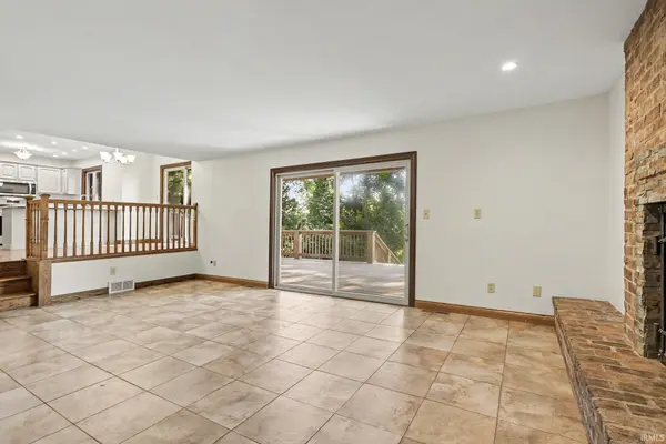 50644 Country Knolls DR, Granger, IN 46530-8763