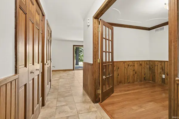50644 Country Knolls DR, Granger, IN 46530-8763