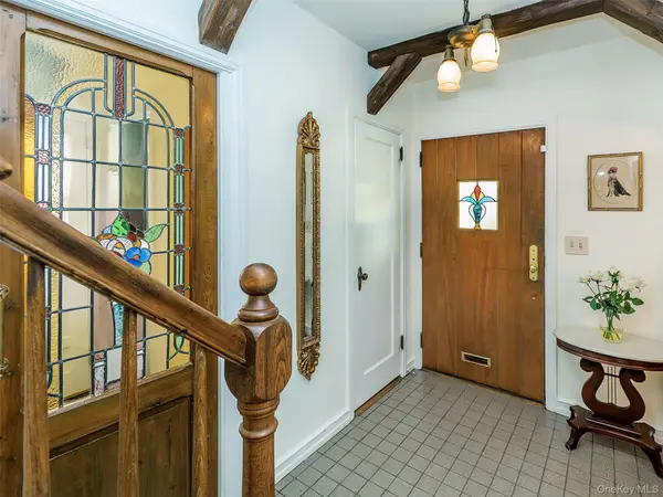 3324 214th ST, Bayside, NY 11361