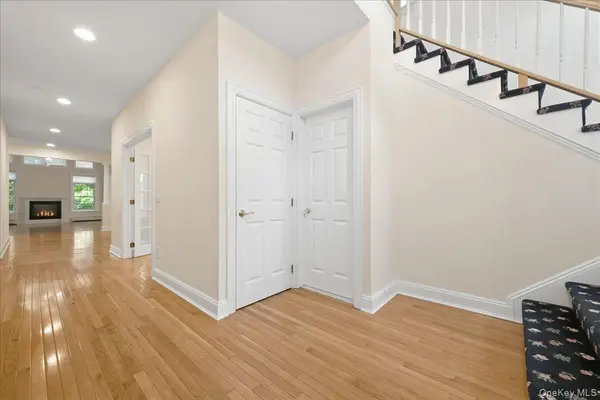 15 W Overlook, Port Washington, NY 11050