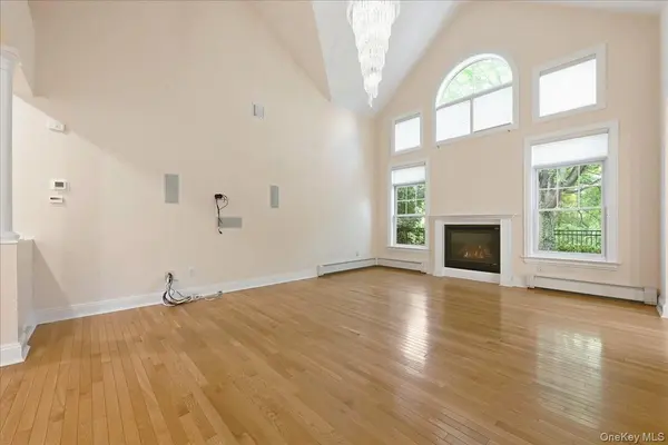 15 W Overlook, Port Washington, NY 11050