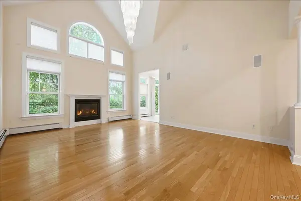 15 W Overlook, Port Washington, NY 11050