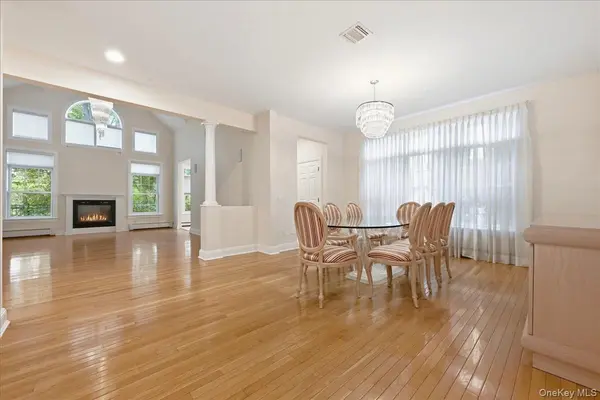 15 W Overlook, Port Washington, NY 11050