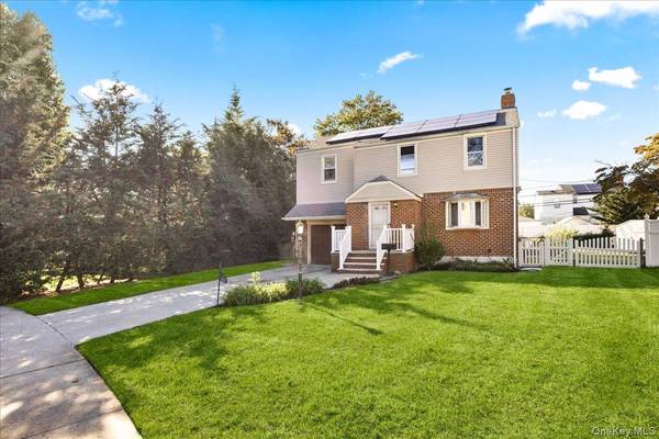 132 Nassau ST, Elmont, NY 11003
