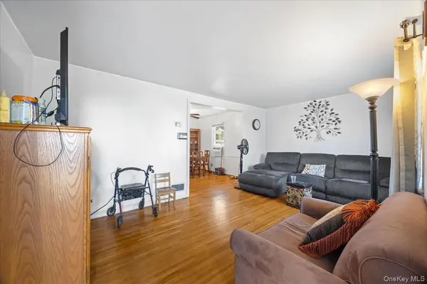 132 Nassau ST, Elmont, NY 11003
