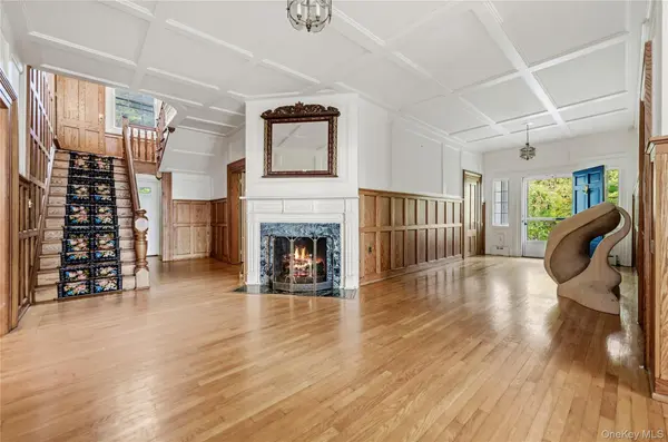 51 Lake AVE, Mill Neck, NY 11765