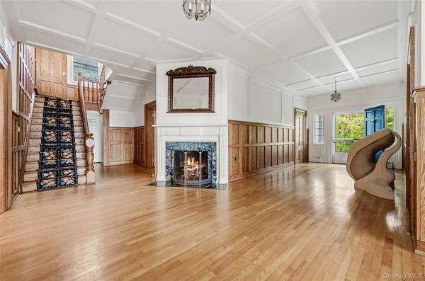 51 Lake AVE, Mill Neck, NY 11765