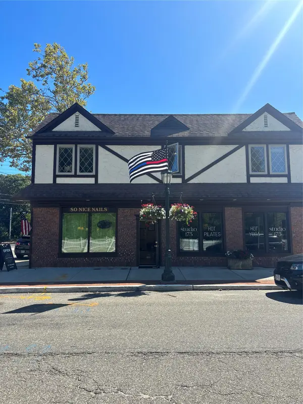 175 Orinoco DR, Brightwaters, NY 11718