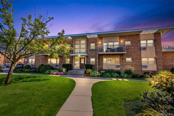 4 Rose ST #Building 2, Unit C1, Oceanside, NY 11572