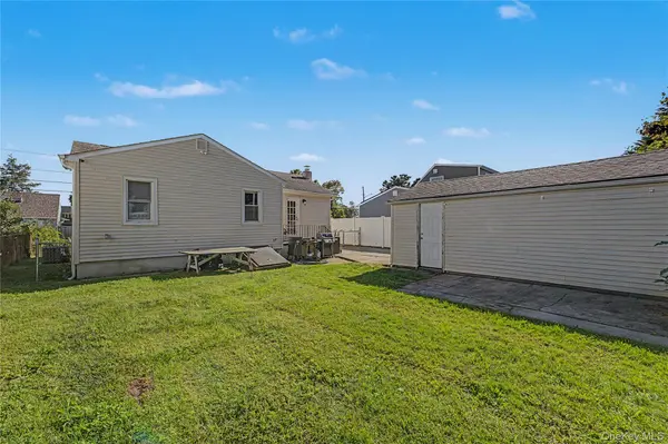410 10th ST, West Babylon, NY 11704