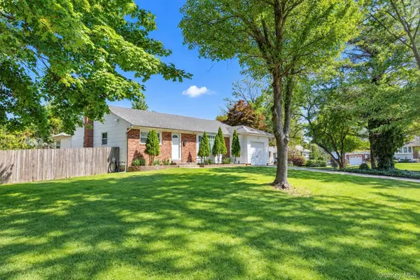 1 Azealia CT, Commack, NY 11725