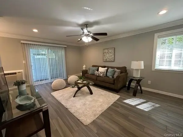 22 Williams BLVD #22-2H, Lake Grove, NY 11755