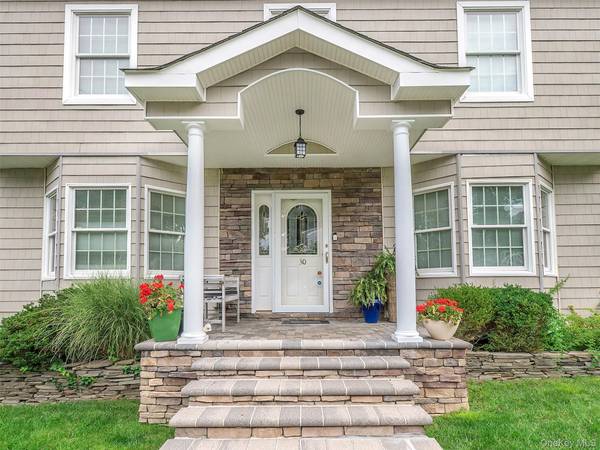 30 Waverly ST, Glen Head, NY 11545