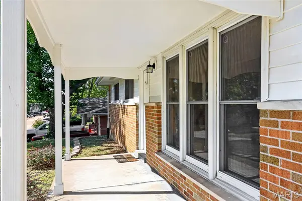 1316 Clearview DR, St Charles, MO 63303
