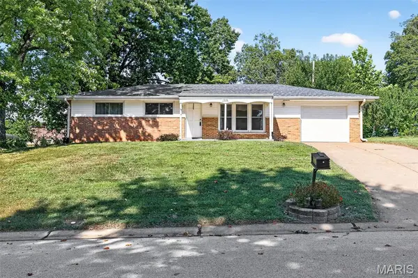 1316 Clearview DR, St Charles, MO 63303