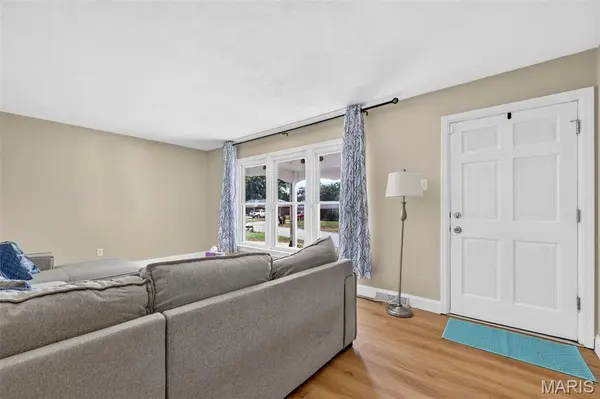 1316 Clearview DR, St Charles, MO 63303
