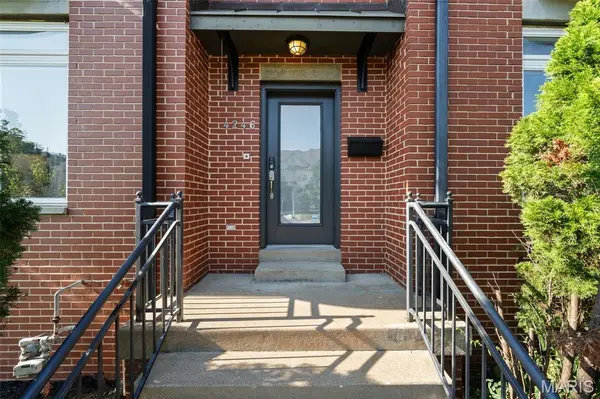 4246 Olive ST, St Louis, MO 63108