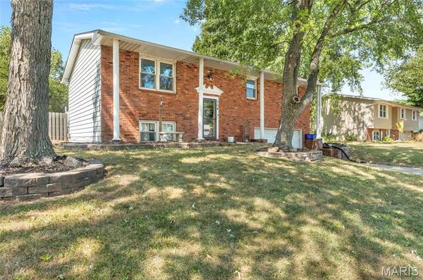 704 W Airwood DR, East Alton, IL 62024