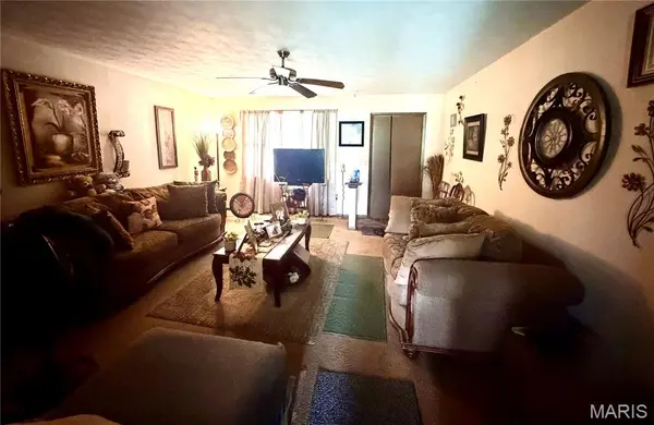 102/104 Liberty DR, Belleville, IL 62226