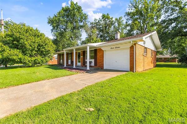 716 W Van Buren ST, Millstadt, IL 62260