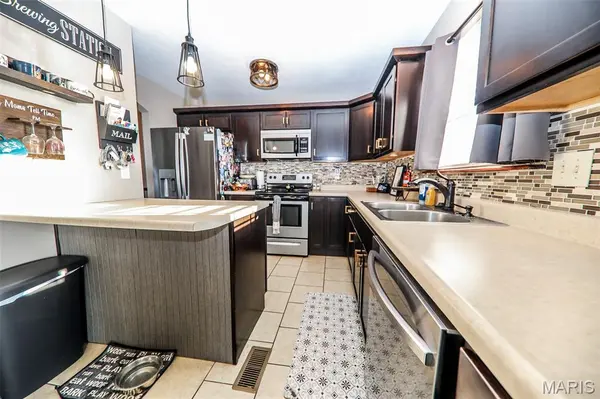 113 Olyvia DR, St Jacob, IL 62281