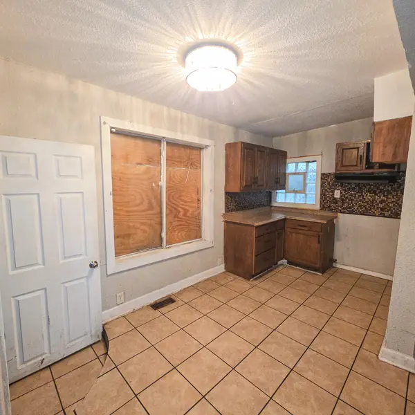 11566 S Lafayette AVE, Chicago, IL 60628