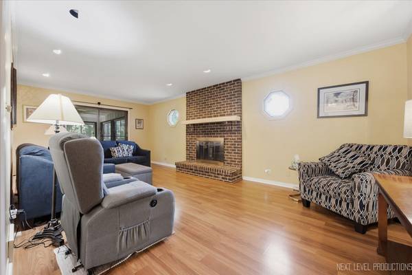 4N306 Kaelin RD, West Chicago, IL 60185