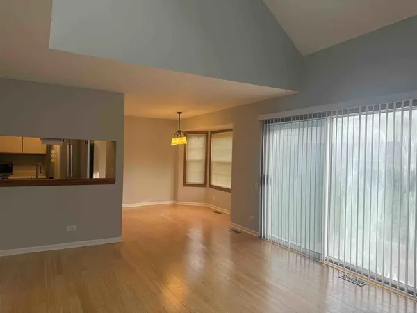 1477 Garnet CIR, Hoffman Estates, IL 60192