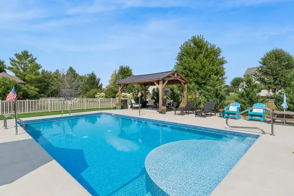 711 Jorstad DR, North Aurora, IL 60542