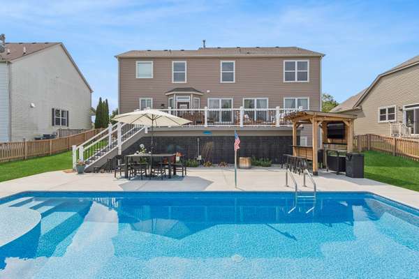 711 Jorstad DR, North Aurora, IL 60542