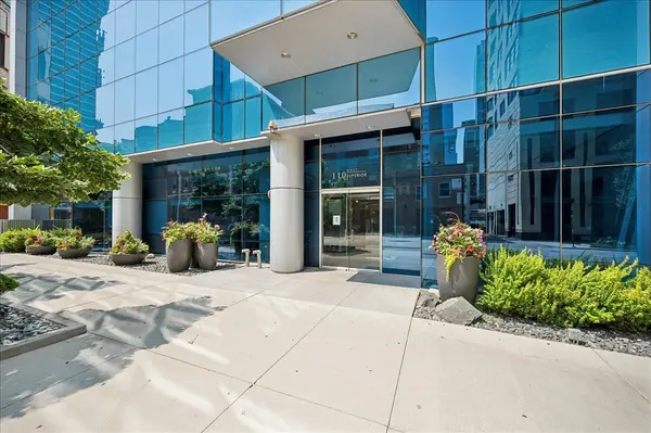 110 W Superior ST #1003, Chicago, IL 60654