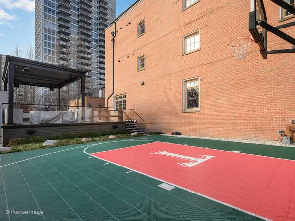 3024 N Lake Shore DR, Chicago, IL 60657