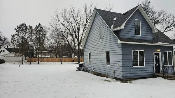 204 E 1st ST, Morris, MN 56267