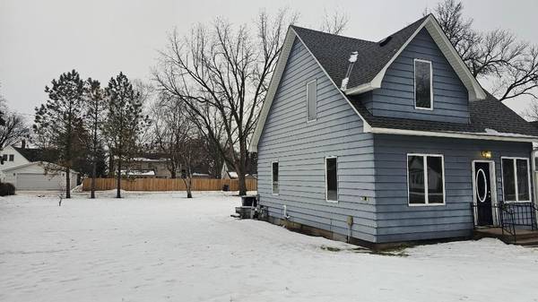 204 E 1st ST, Morris, MN 56267