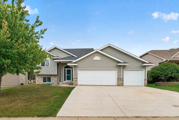 1525 English AVE NW, New Prague, MN 56071