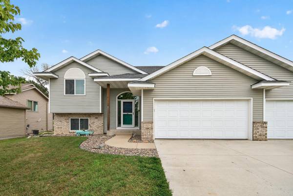 1525 English AVE NW, New Prague, MN 56071