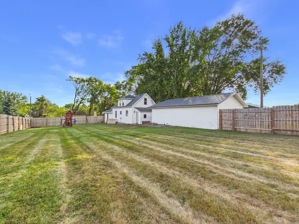 201 Nelson ST S, Cyrus, MN 56323