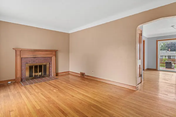 1639 Chamber ST, Saint Paul, MN 55106