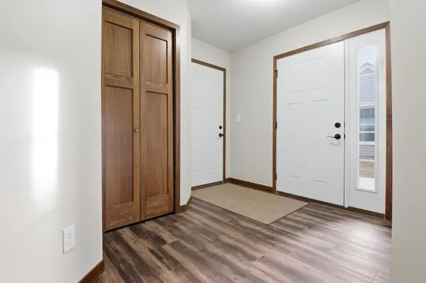 465 Meadowview CT, Paynesville, MN 56362