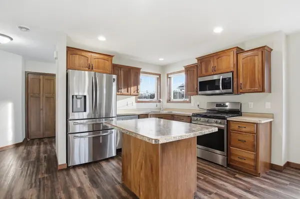 465 Meadowview CT, Paynesville, MN 56362