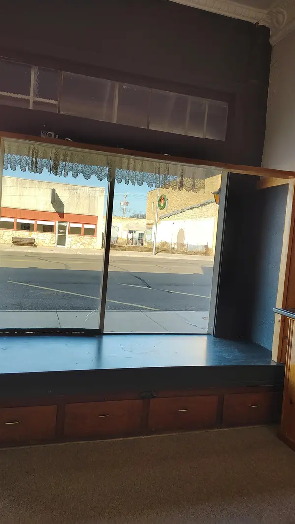 139 W Lincoln Ave, Lincoln, KS 67455