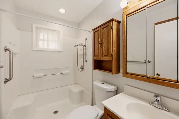 1711 James St, Hutchinson, KS 67502