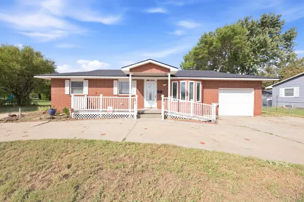 1711 James St, Hutchinson, KS 67502